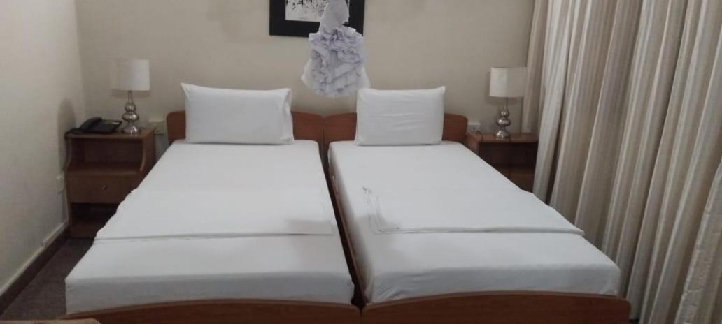 Milano Tourist Rest Hotel Anuradhapura Eksteriør billede
