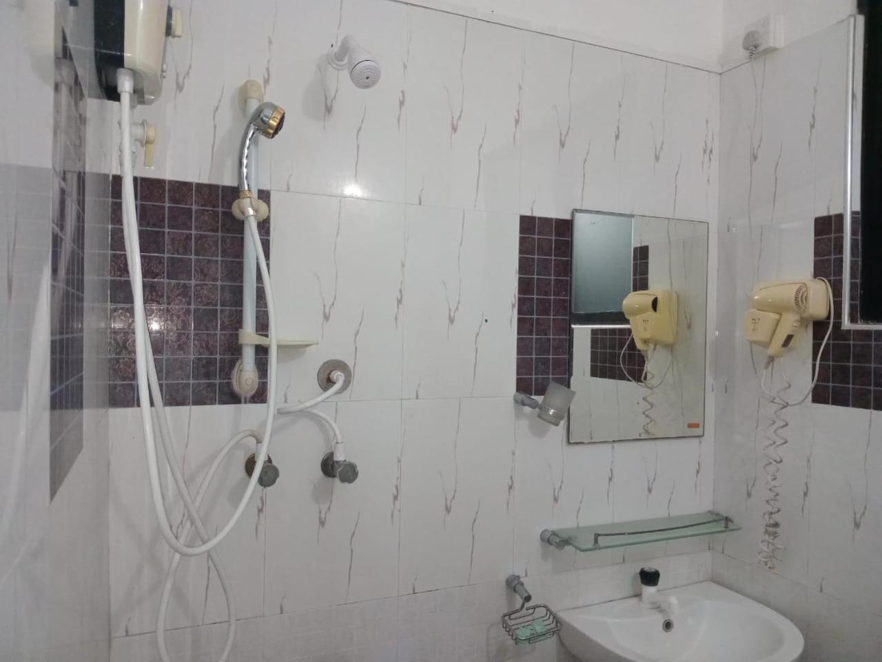 Milano Tourist Rest Hotel Anuradhapura Eksteriør billede