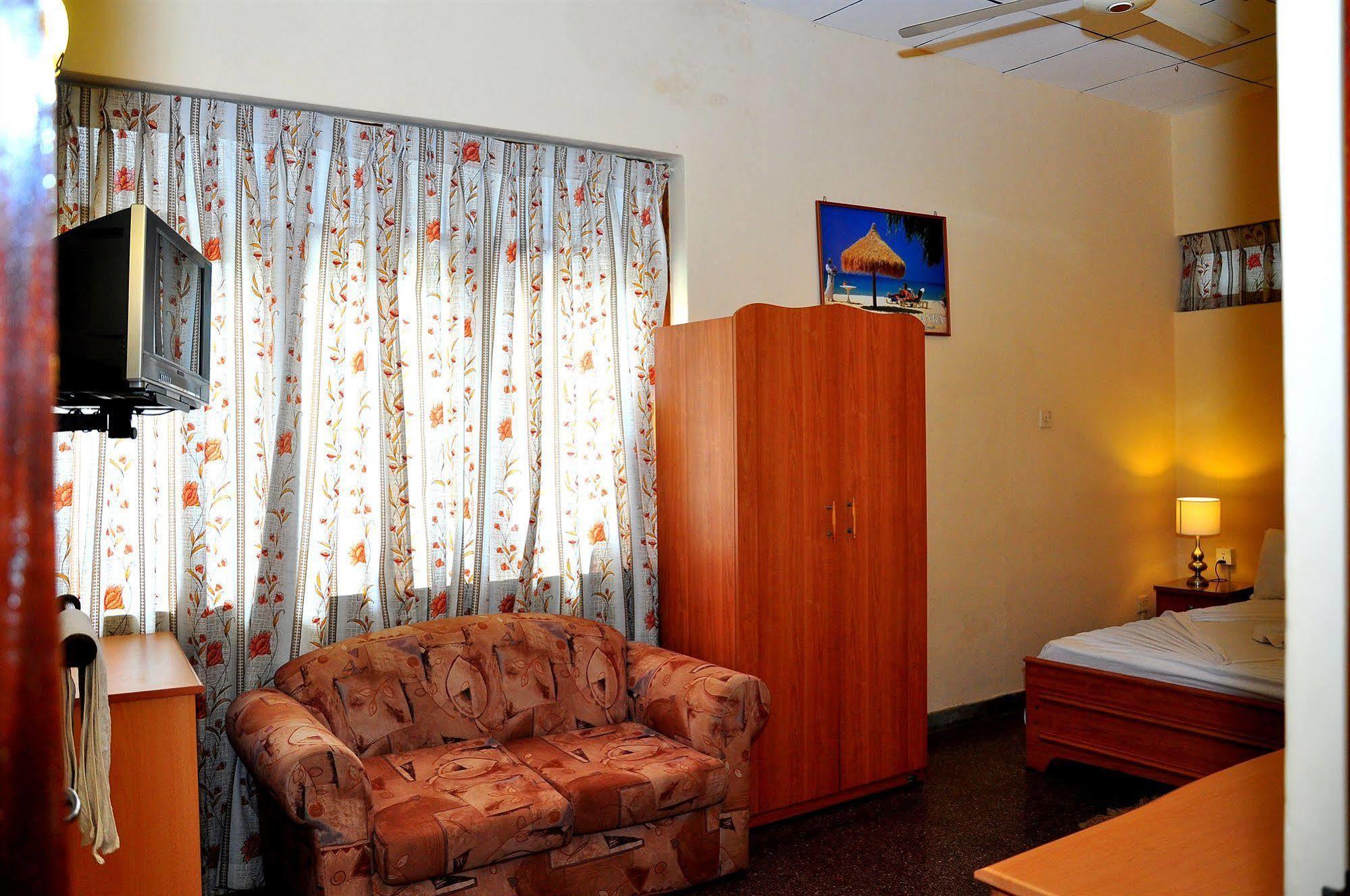 Milano Tourist Rest Hotel Anuradhapura Eksteriør billede