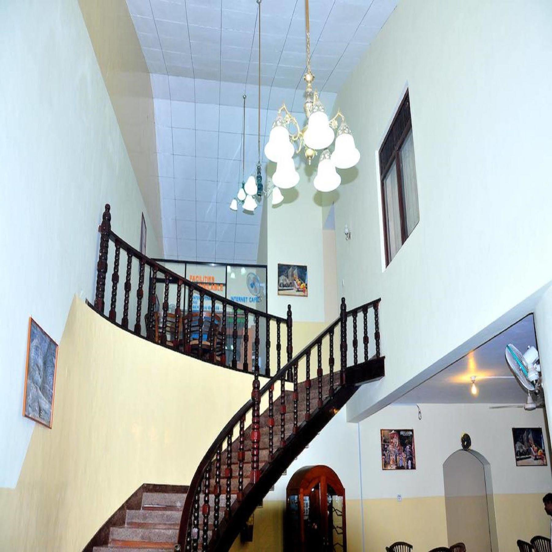 Milano Tourist Rest Hotel Anuradhapura Eksteriør billede